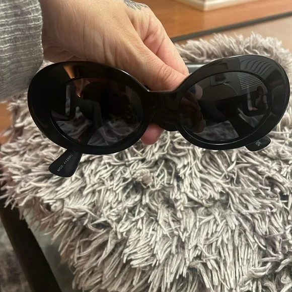 Versace oval glasses euc - Picture 8 of 8